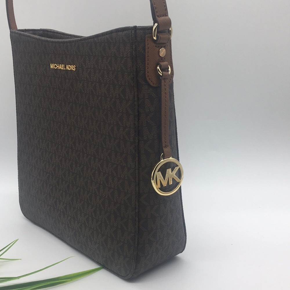 Michael Kors LG MESSENGER Crossbody BROWN - Picture 7 of 16